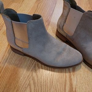Womens Tom's Shoes size 7W
